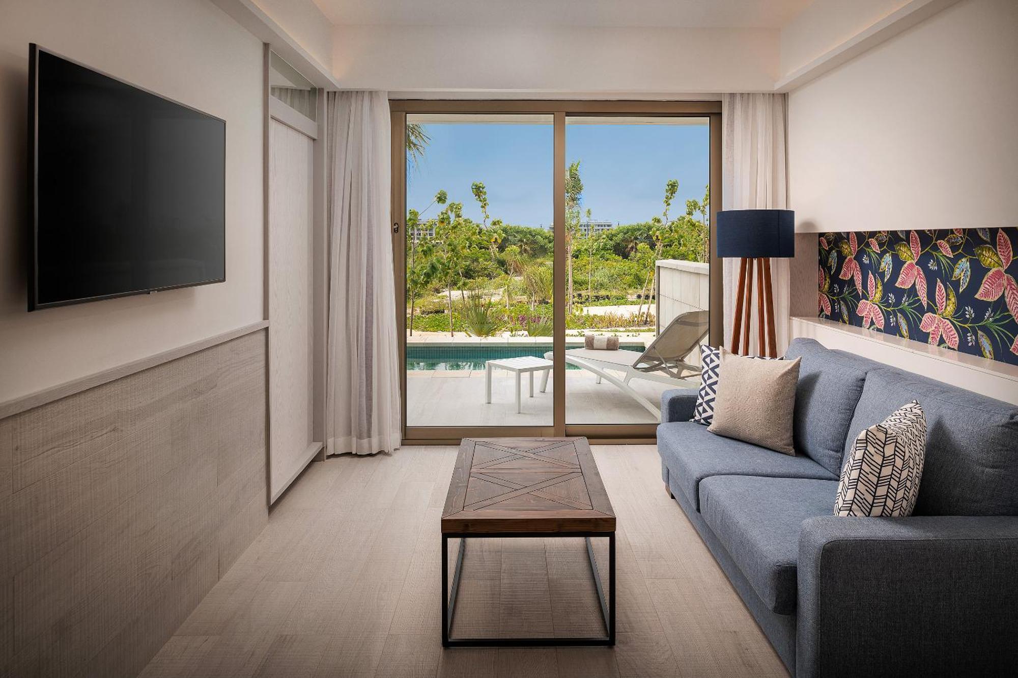 ホテル カタロニア コスタ ムヘーレス オール スイーツ アンド スパ カンクン エクステリア 写真 Living room of a suite at the Hilton Tulum Resort